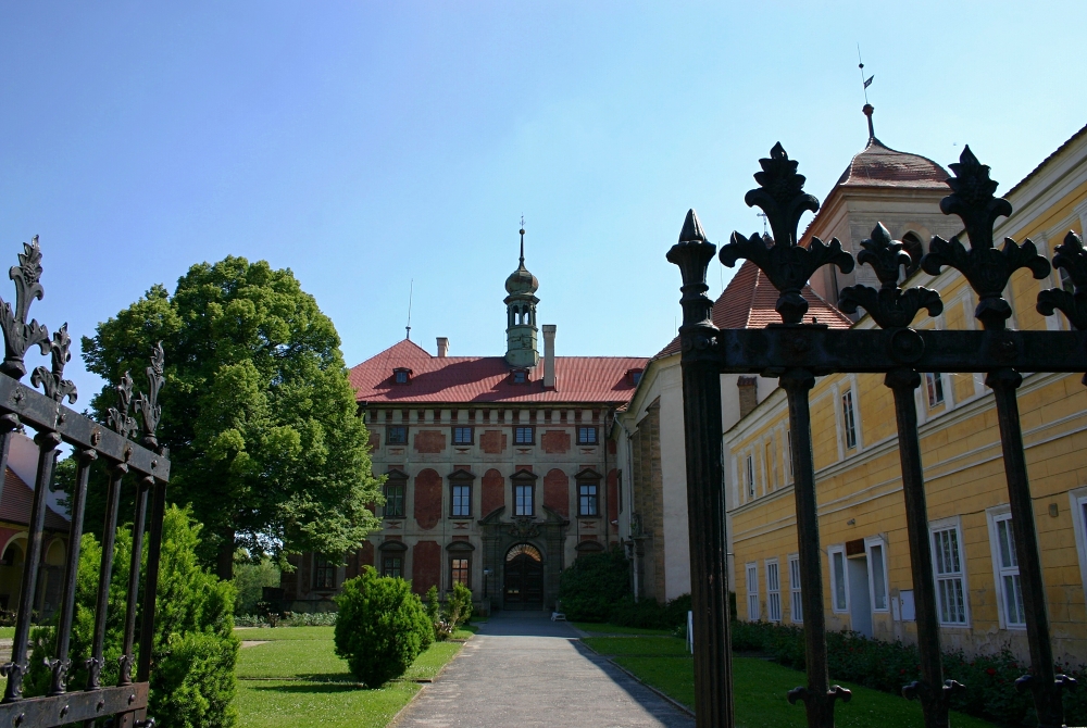 Libochovice - brána do zámeckého parku